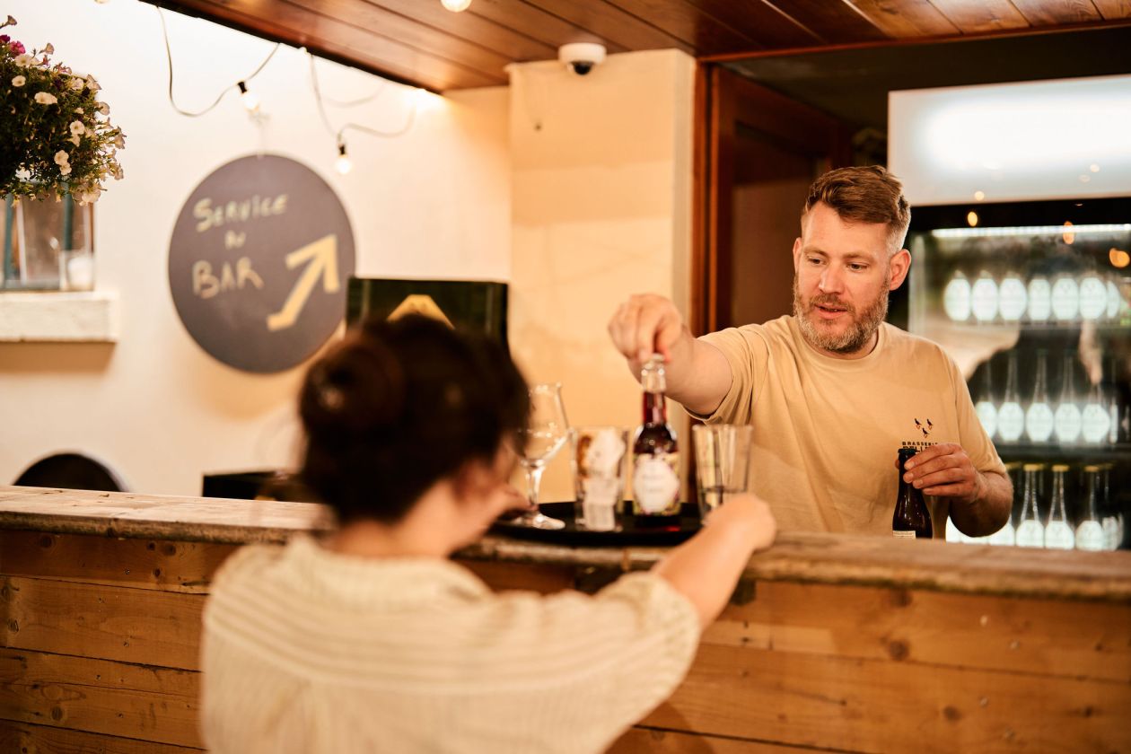 BAR SERVICE